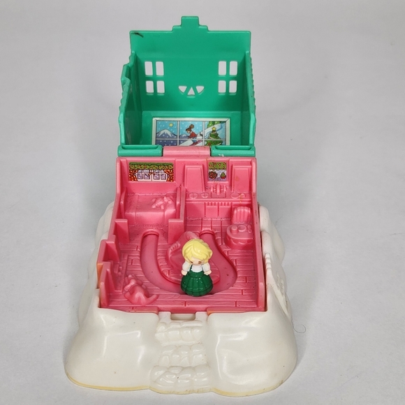 Vintage Polly Pocket McDonalds Holiday Winter Ski Chalet Cottage 1995 - Picture 4 of 5